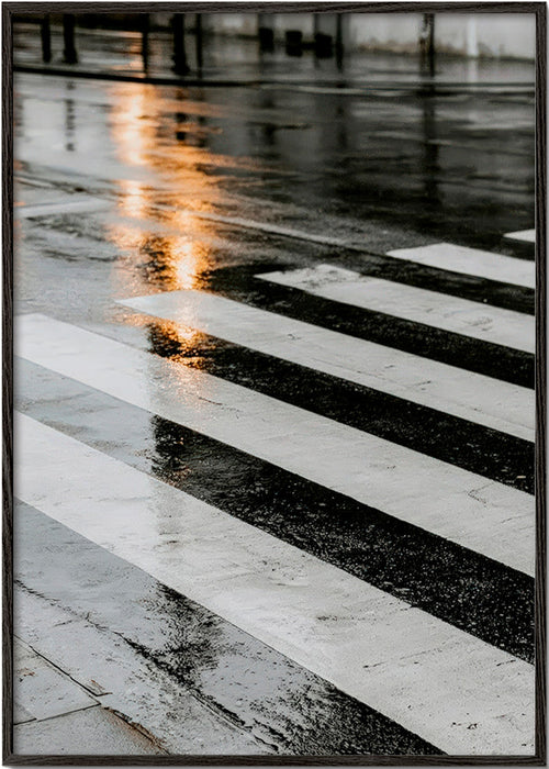 Fotografía urbano: paso de cebra mojado – Black Frame