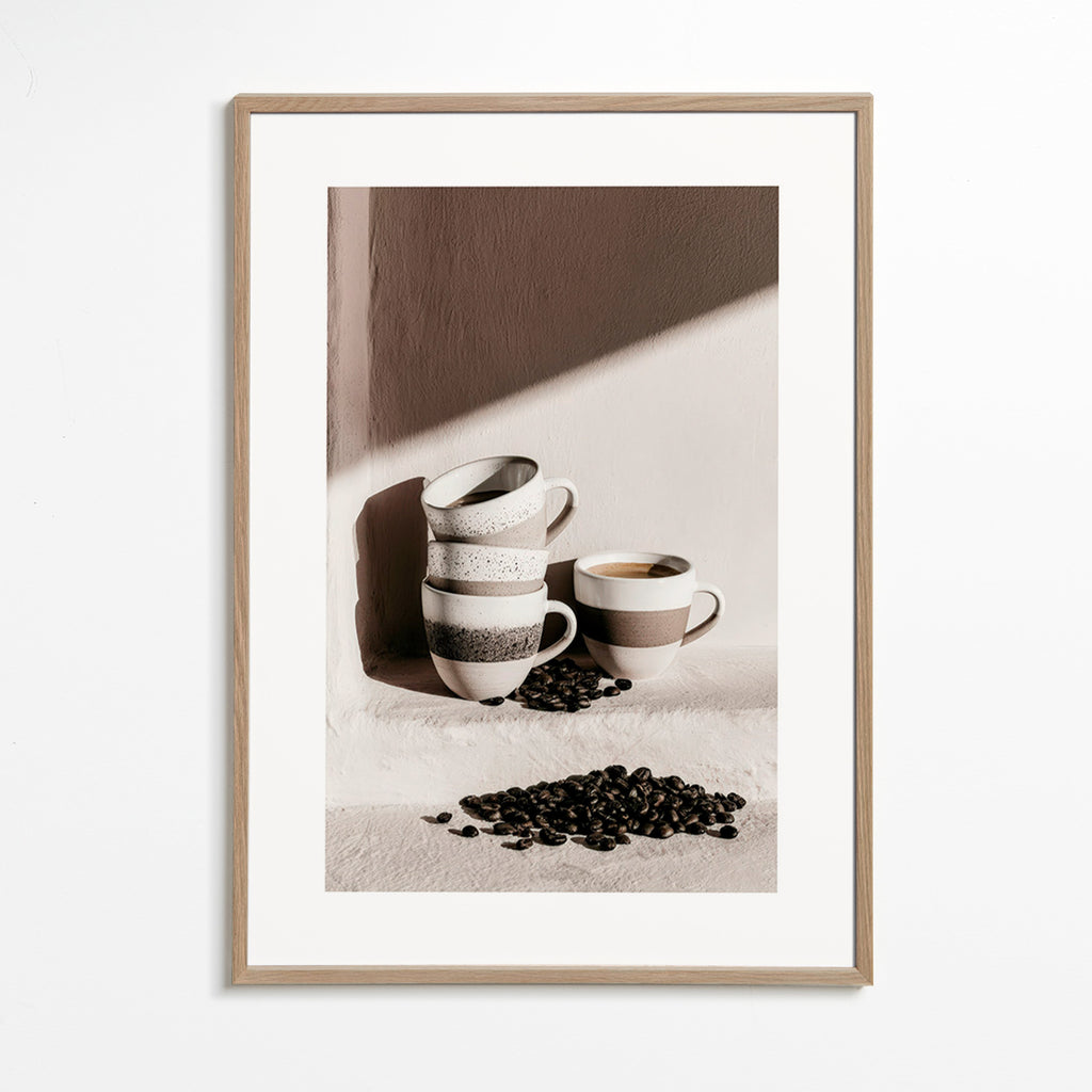 Cuadro de cocina con tazas apiladas y granos de café – Oak Frame