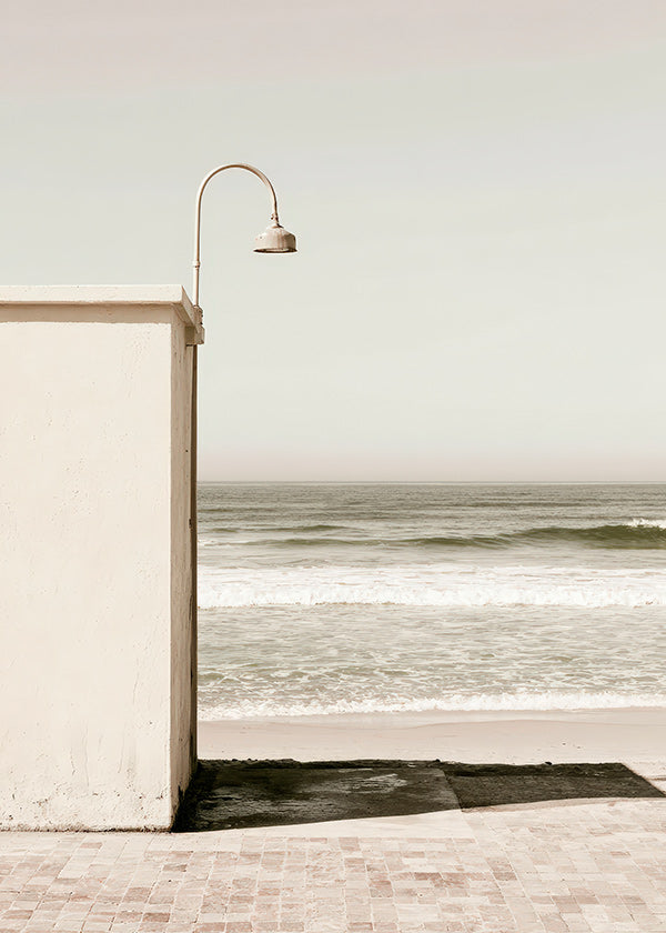 Cuadro de paisaje con playa y farol minimalista
