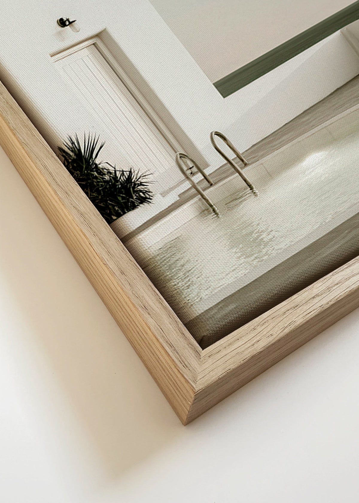 Fotografía de piscina minimalista y arquitectura blanca – Canvas detail