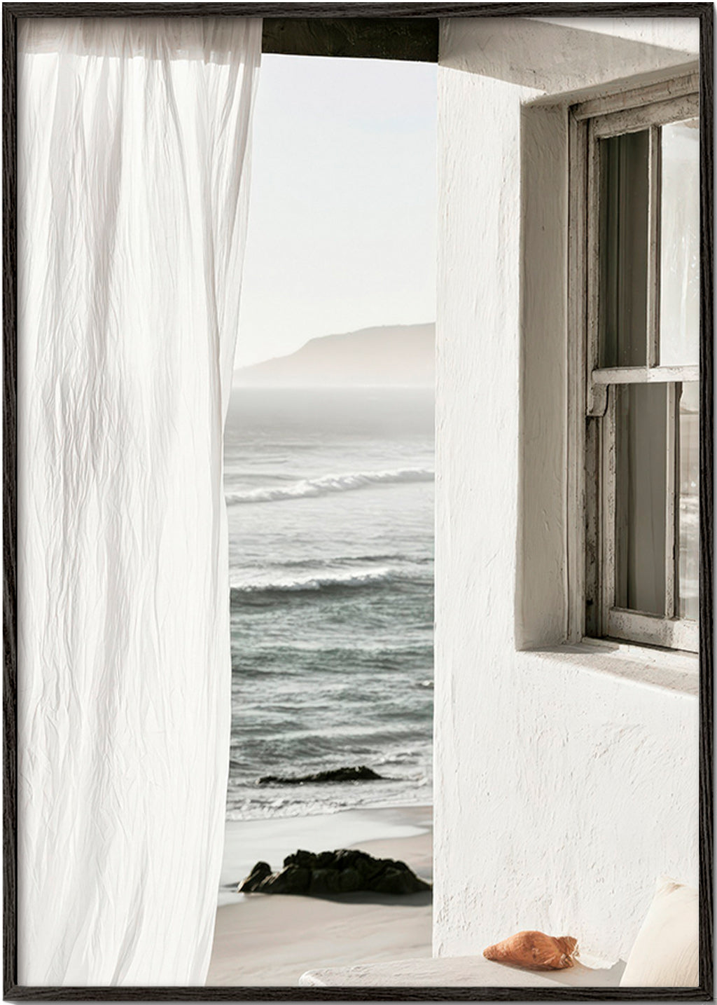 Cuadro de paisaje con ventana al mar – Black Frame