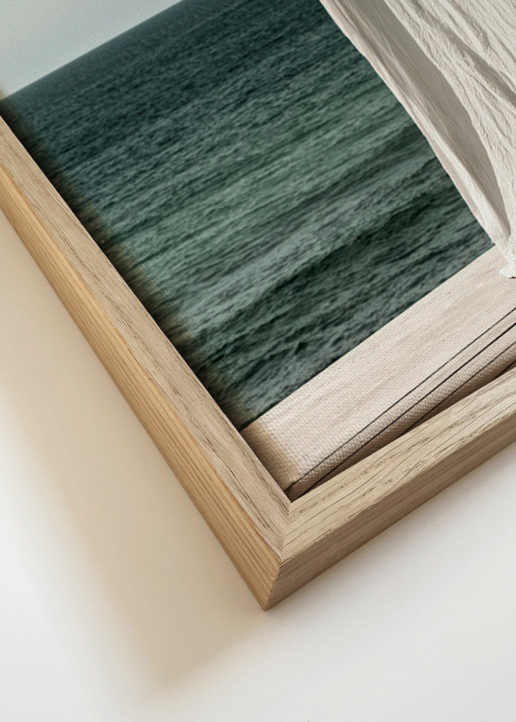 Cuadro de paisaje con cortina junto al mar – Canvas detail