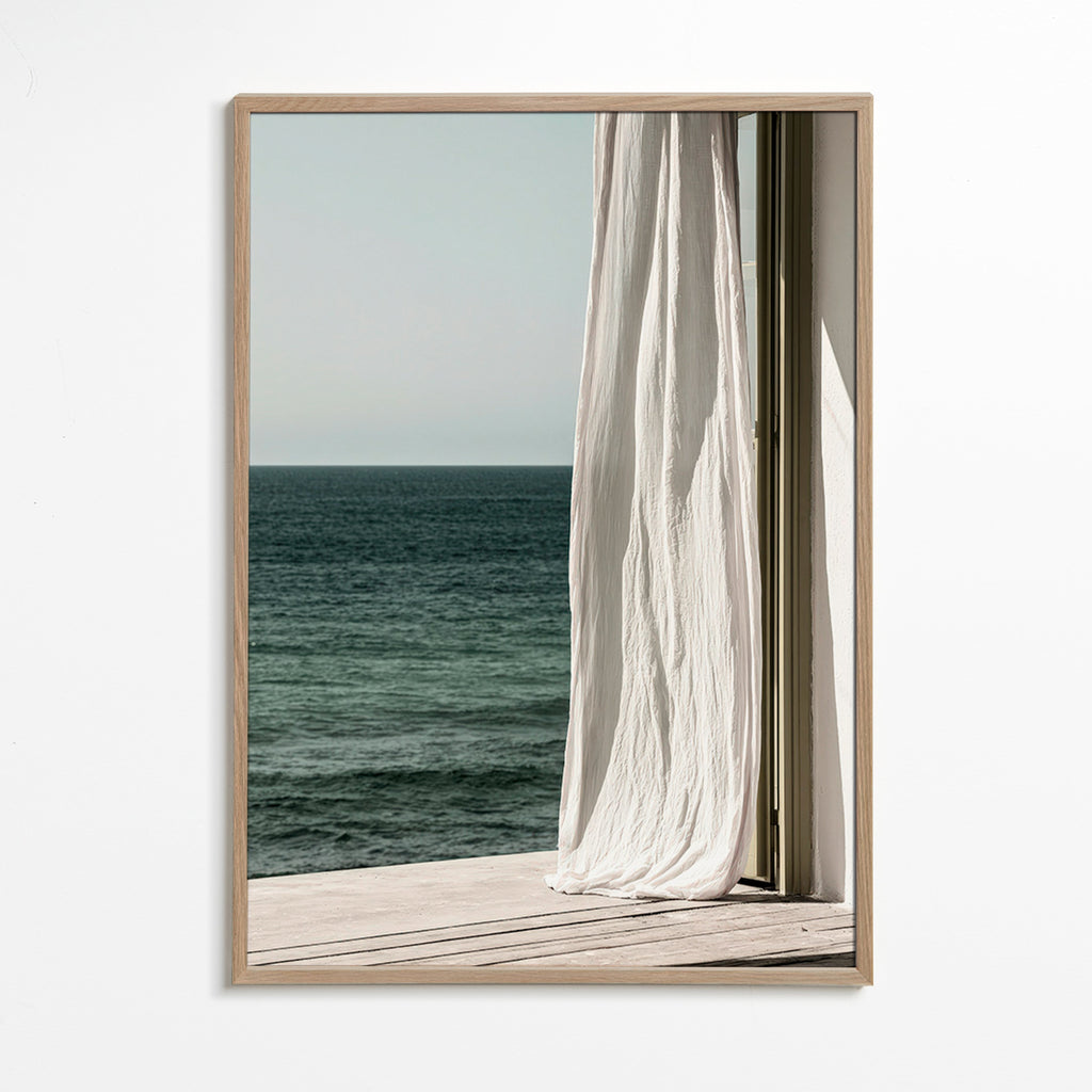 Cuadro de paisaje con cortina junto al mar – Oak Frame