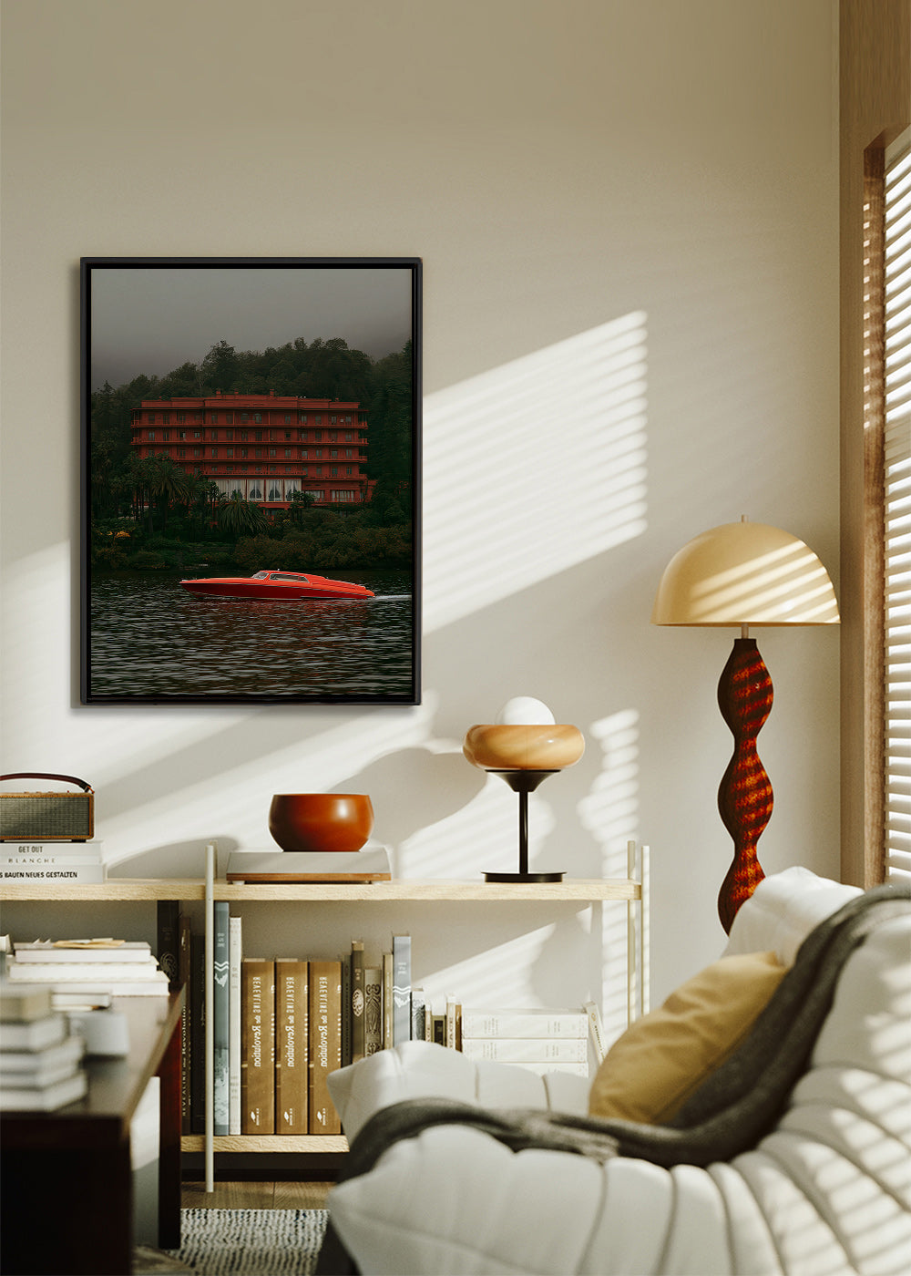 Cuadro de paisaje con hotel rojo y lancha – Canvas2