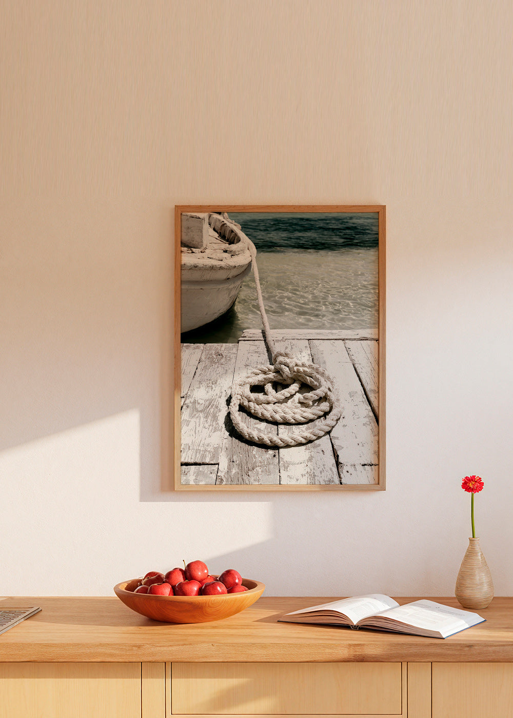 Fotografía de muelle con cabo en primer plano – Product3