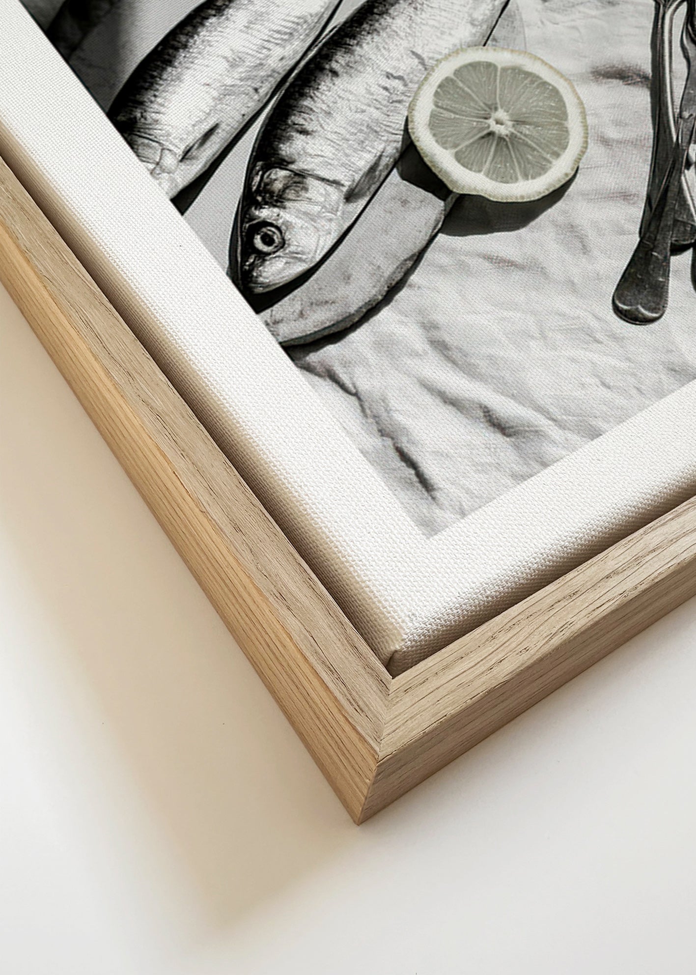 Cuadro de cocina con sardinas y limón en blanco y negro – Canvas detail