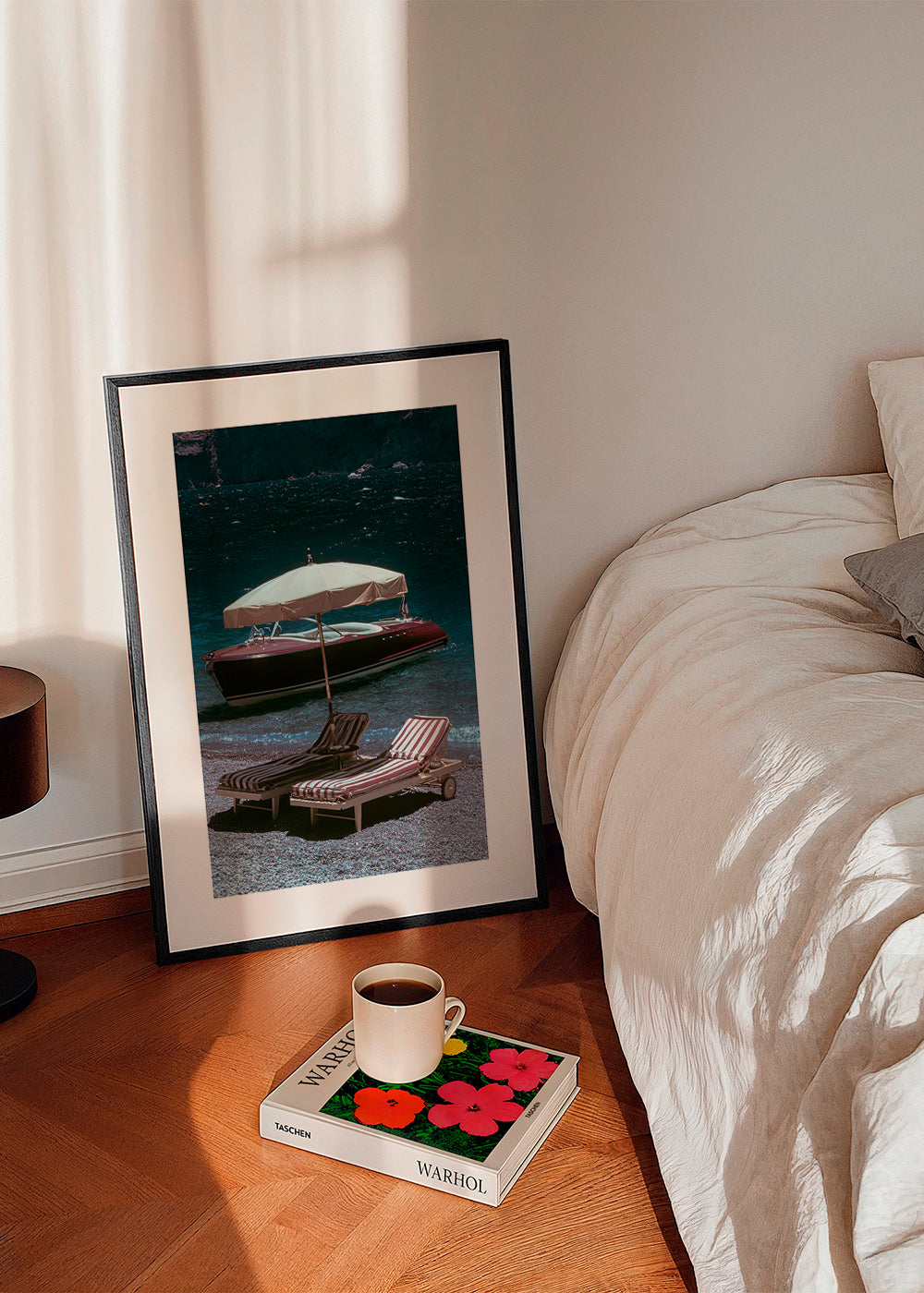 Cuadro de paisaje con barco clásico y hamacas en la orilla – Product3