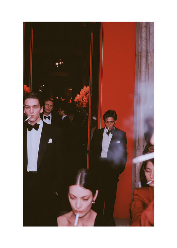Fotografía Afterparty en traje y humo