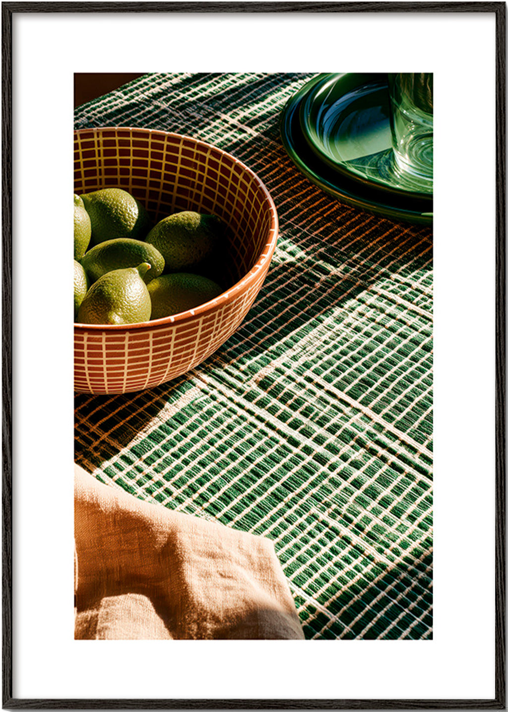 Cuadro de cocina con limas en cuenco y tejido geométrico – Black Frame