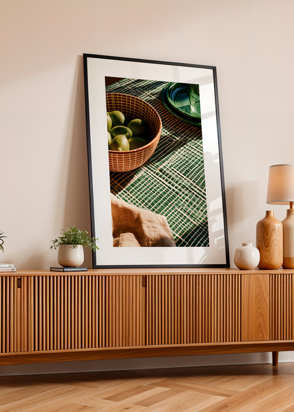 Cuadro de cocina con limas en cuenco y tejido geométrico – Product1