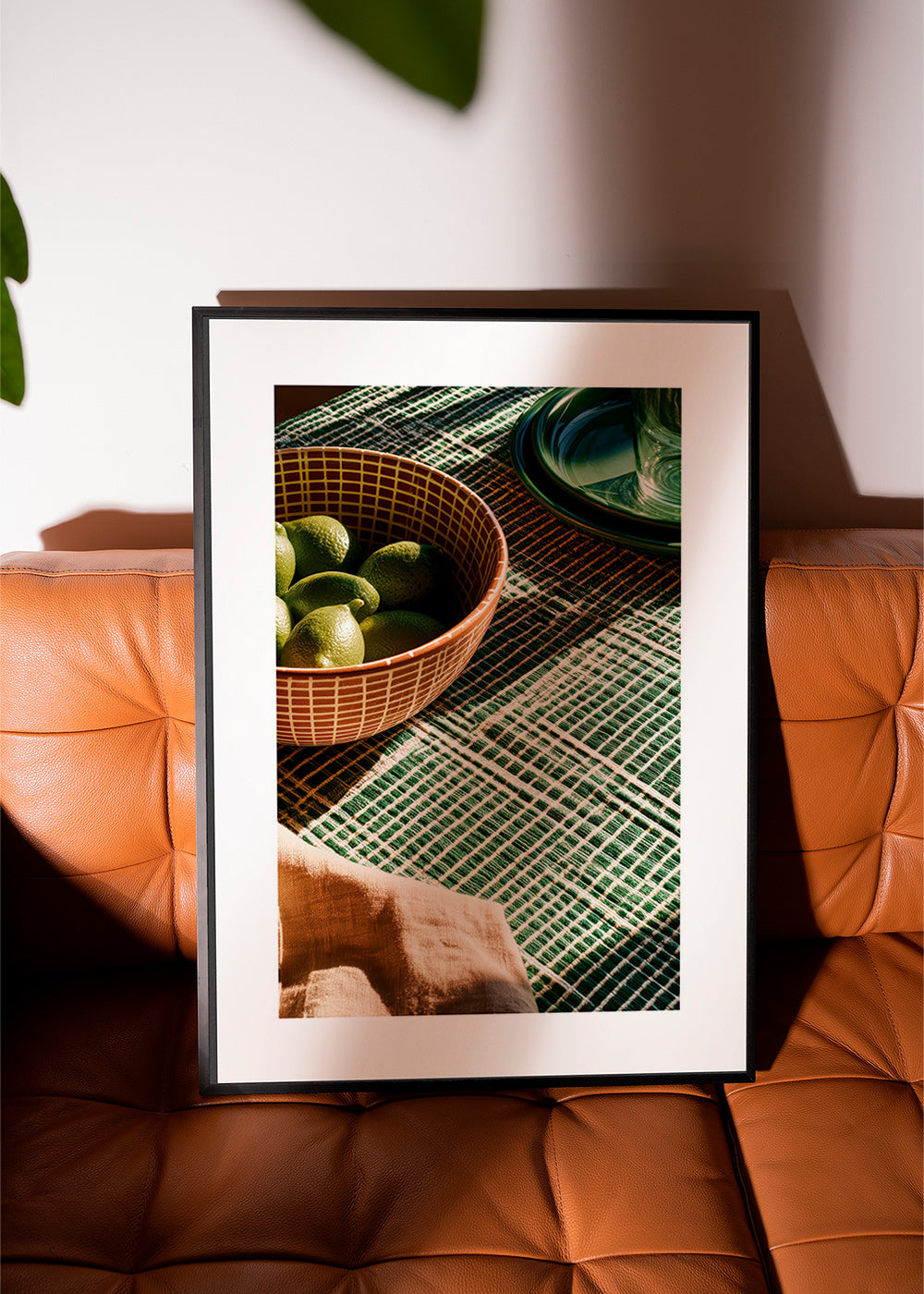 Cuadro de cocina con limas en cuenco y tejido geométrico – Product2