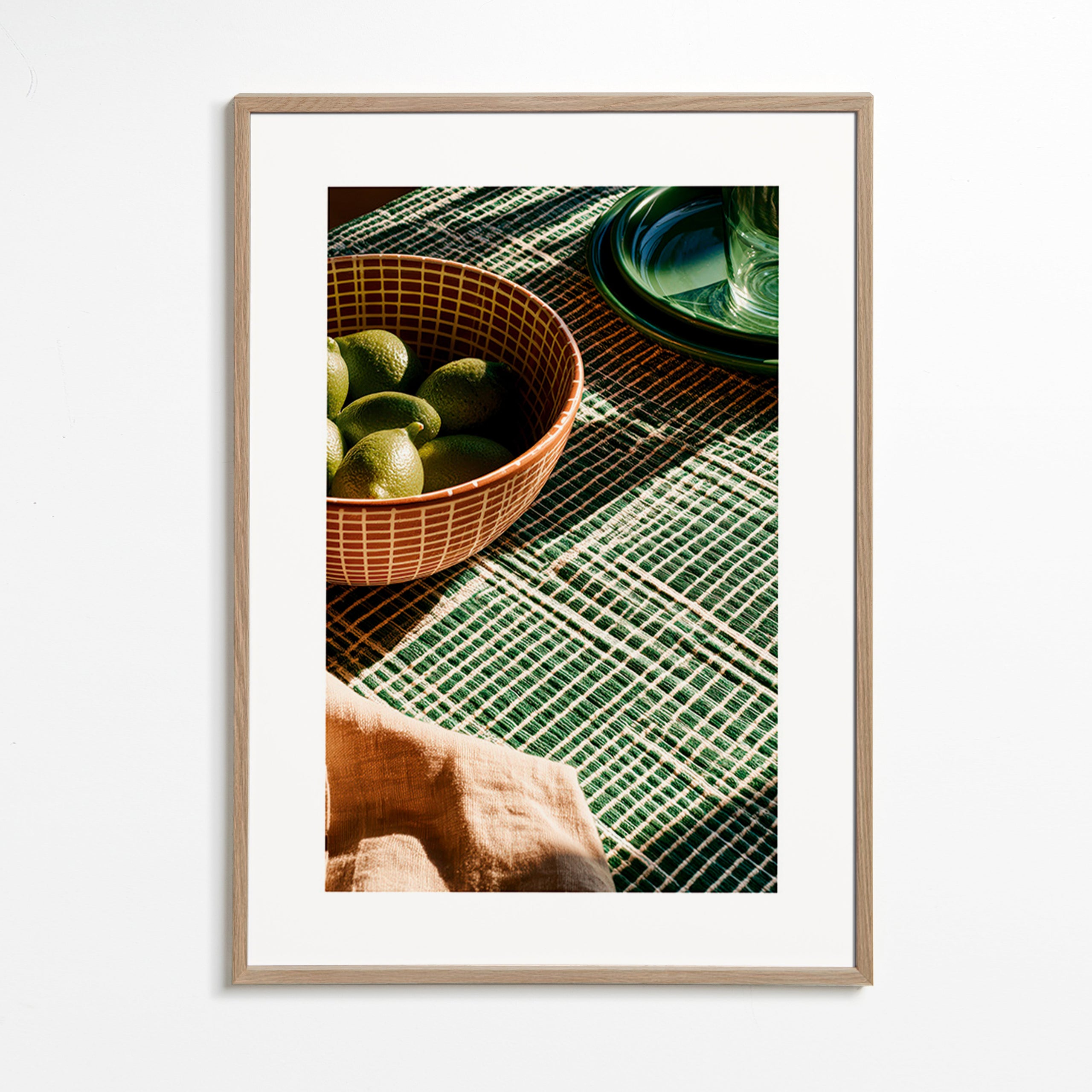 Cuadro de cocina con limas en cuenco y tejido geométrico – Oak Frame