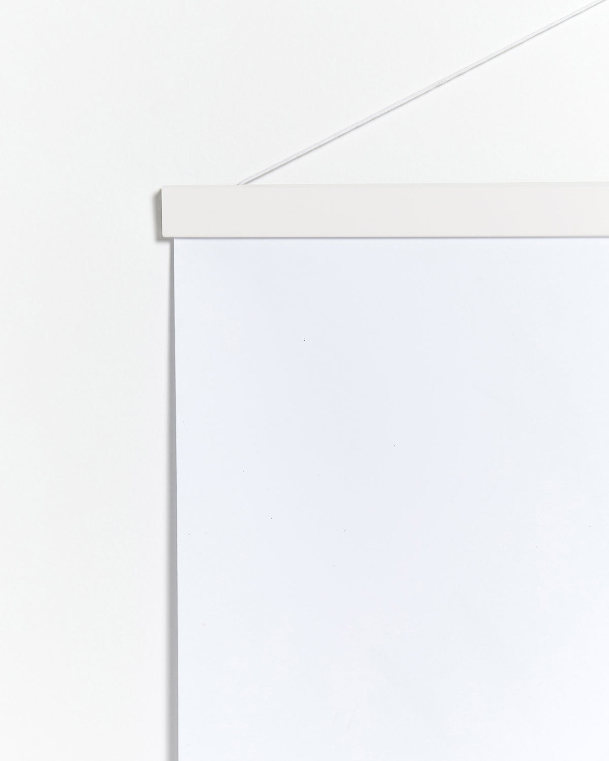 Colgador para póster de 50cm de madera y color blanco