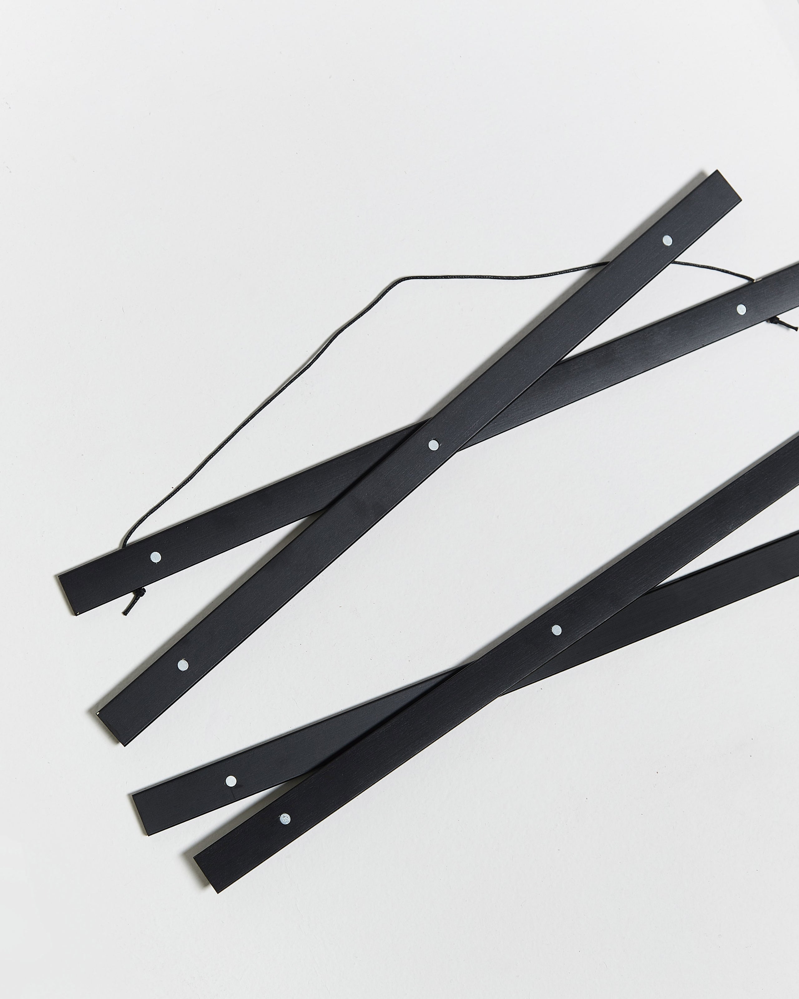 Colgador para póster de 60cm de madera y color negro