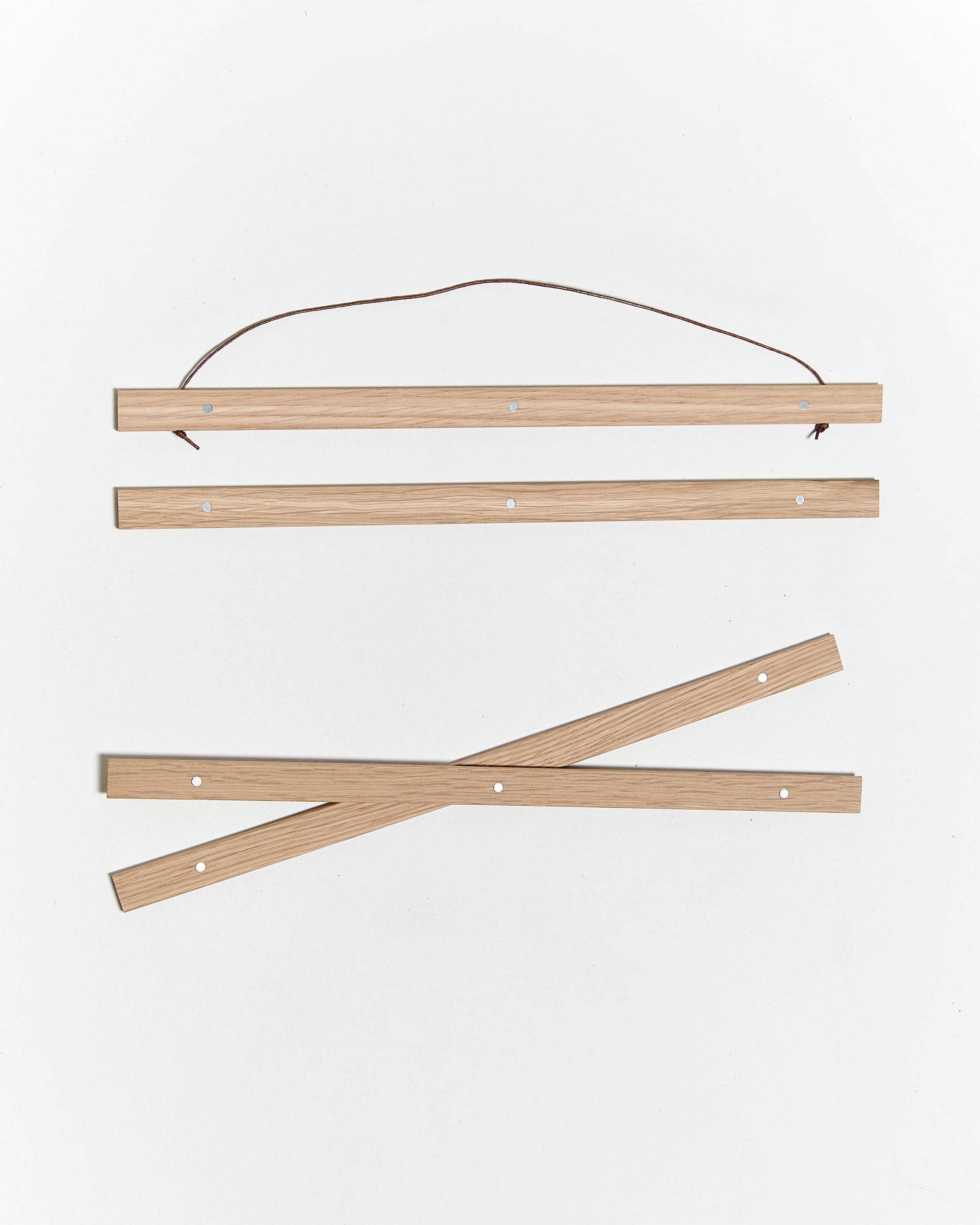 Colgador para póster de 50cm de madera y color roble